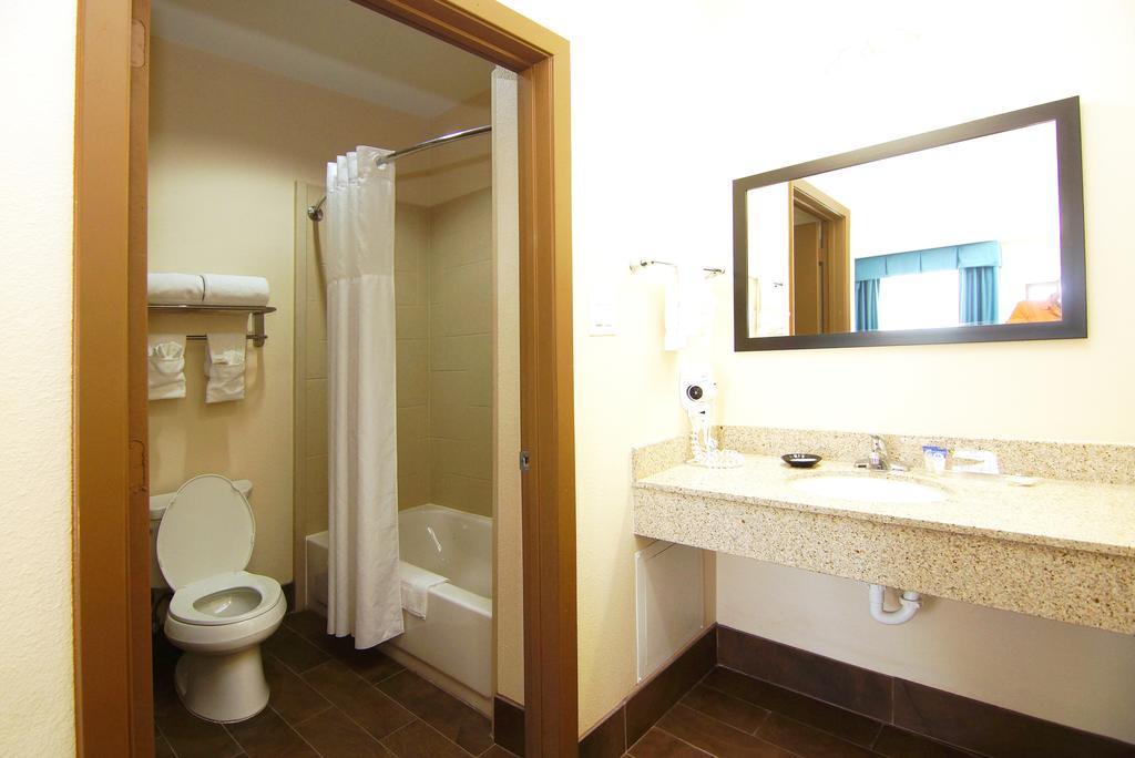 Americas Best Value Inn & Suites Cuero Exterior foto
