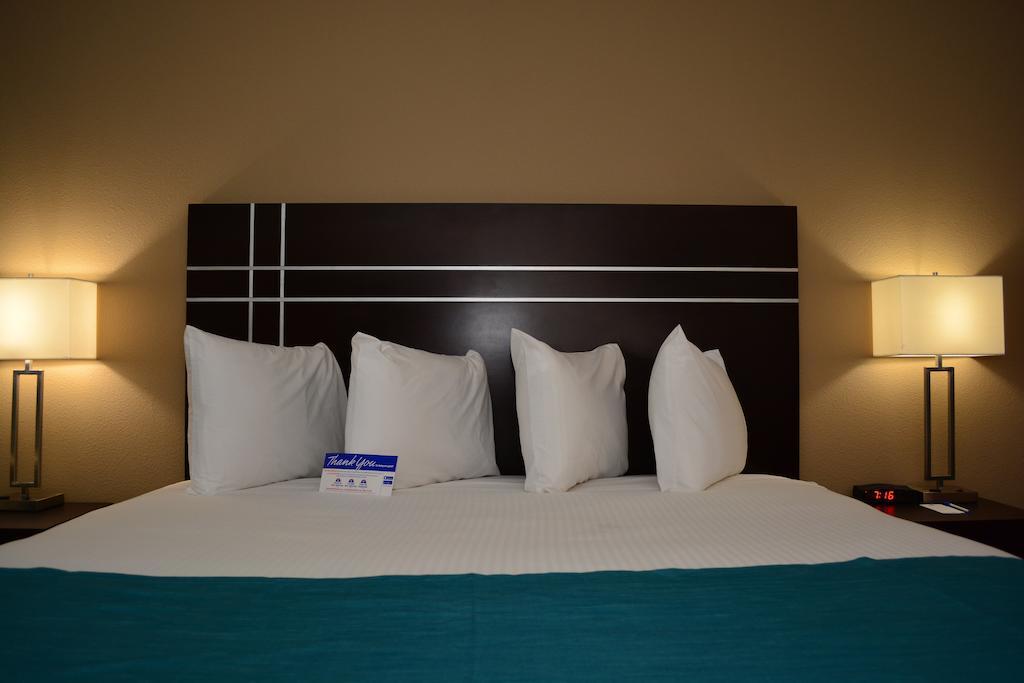 Americas Best Value Inn & Suites Cuero Quarto foto